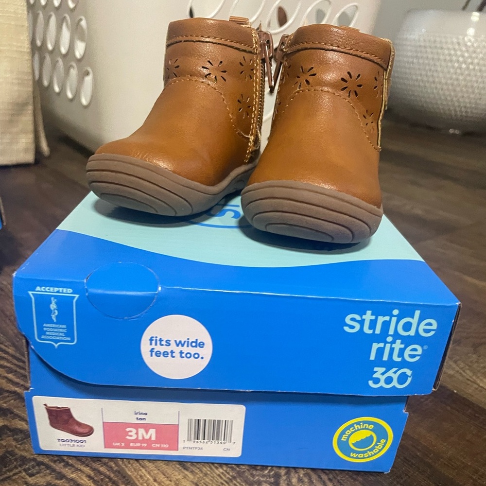 Size 3 tan boots
Stride rite 
EUC
